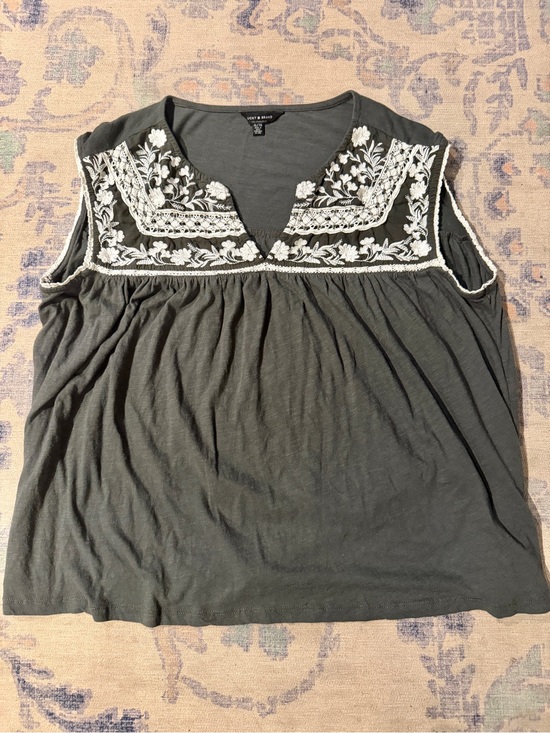 Lucky Brand Tops - Embroidered Split-Neck Sleeveless Boho Flowy Top